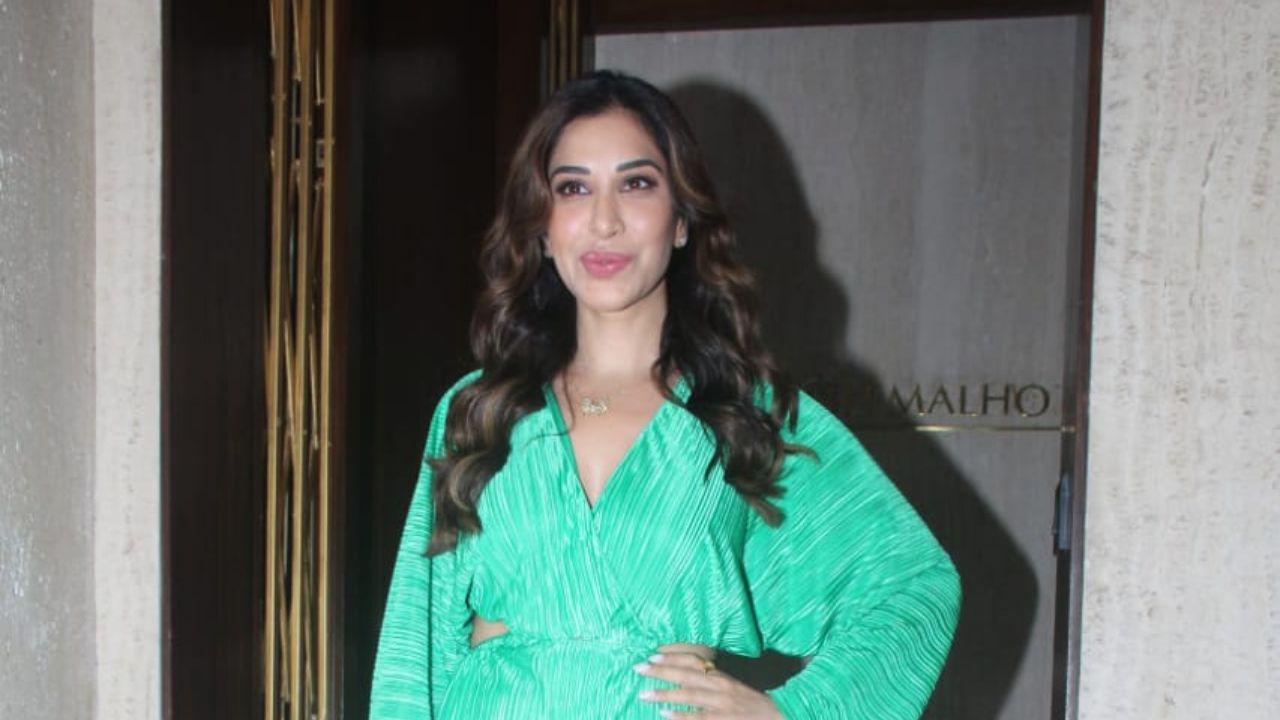 Sophie Choudry seemed to elevate the gorgeousness factor with her neon green dress!